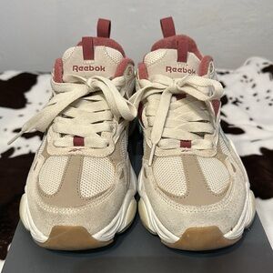 Reebok retro sneakers with rose pink and beige details W8.5